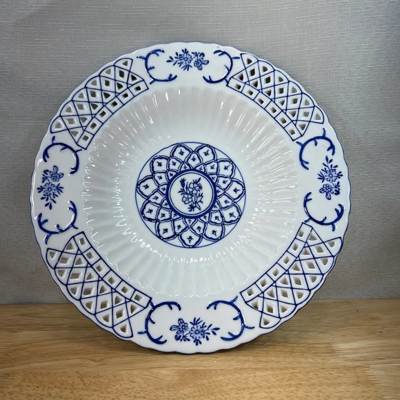 Vintage Reticulated blue and white‎ porcelain shallow bowl 10” - Picture 1 of 4